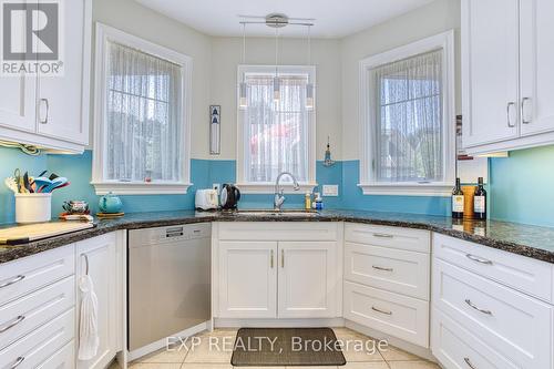 15 - 8 Mary Drive, Grimsby, ON - Indoor Photo Showing Kitchen