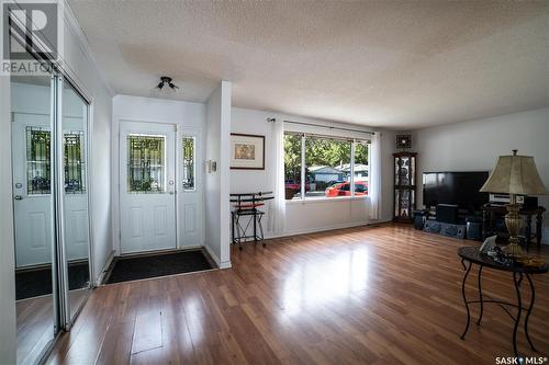 92 Lockwood Road, Regina, SK - Indoor Photo Showing Living Room