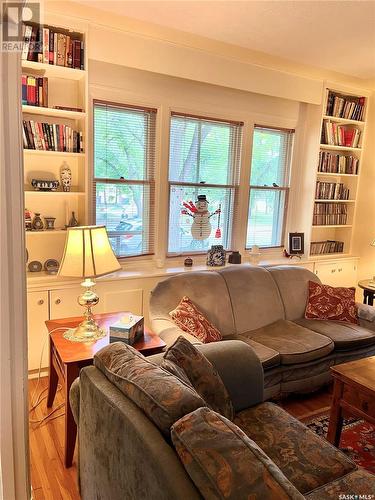 2140 Athol Street, Regina, SK - Indoor Photo Showing Living Room