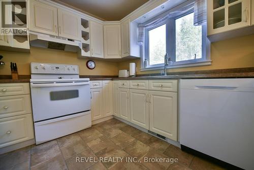 286 Jv Bonhomme Boulevard, Timmins (Victoria Heights), ON - Indoor Photo Showing Kitchen