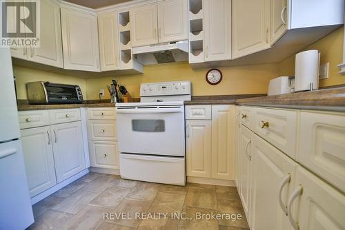 286 Jv Bonhomme Boulevard, Timmins (Victoria Heights), ON - Indoor Photo Showing Kitchen