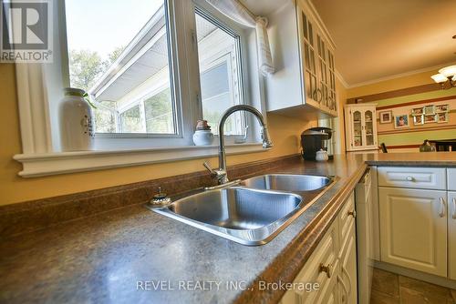 286 Jv Bonhomme Boulevard, Timmins (Victoria Heights), ON - Indoor Photo Showing Kitchen With Double Sink