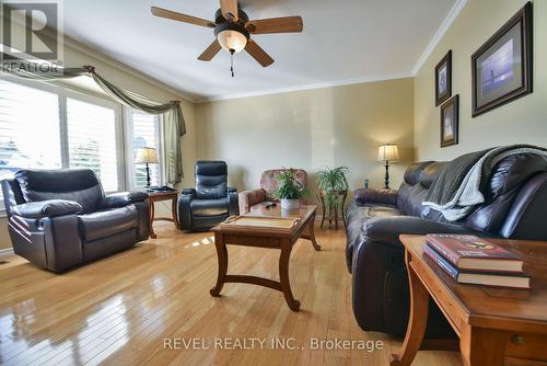 286 Jv Bonhomme Boulevard, Timmins (Victoria Heights), ON - Indoor Photo Showing Living Room