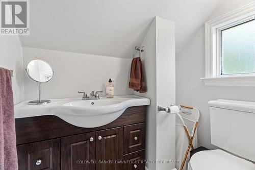 673 Piccadilly Street, London, ON - Indoor Photo Showing Bathroom