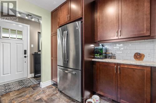 673 Piccadilly Street, London, ON - Indoor Photo Showing Kitchen