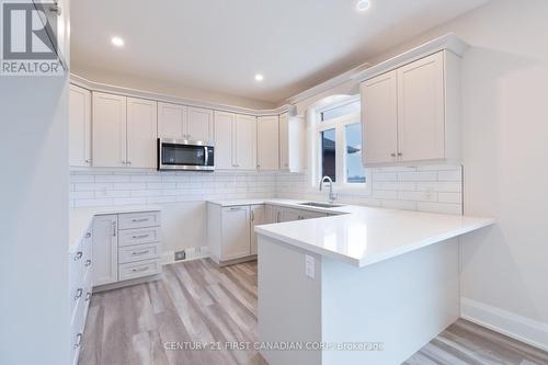 240 Leitch Street, Dutton/Dunwich (Dutton), ON - Indoor Photo Showing Kitchen