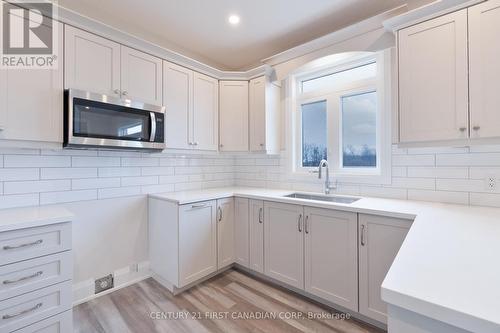 240 Leitch Street, Dutton/Dunwich (Dutton), ON - Indoor Photo Showing Kitchen