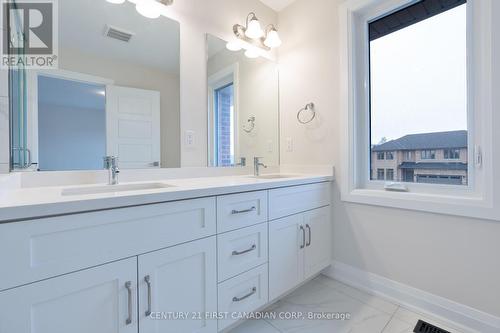 240 Leitch Street, Dutton/Dunwich (Dutton), ON - Indoor Photo Showing Bathroom