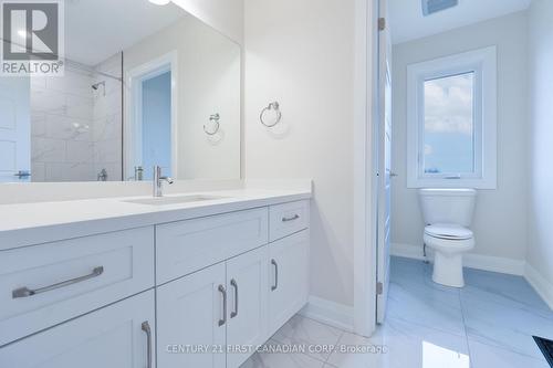 240 Leitch Street, Dutton/Dunwich (Dutton), ON - Indoor Photo Showing Bathroom