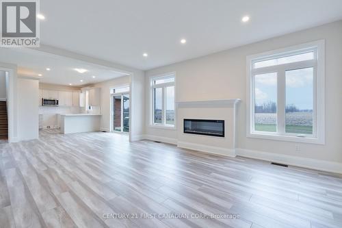 240 Leitch Street, Dutton/Dunwich (Dutton), ON - Indoor Photo Showing Living Room With Fireplace