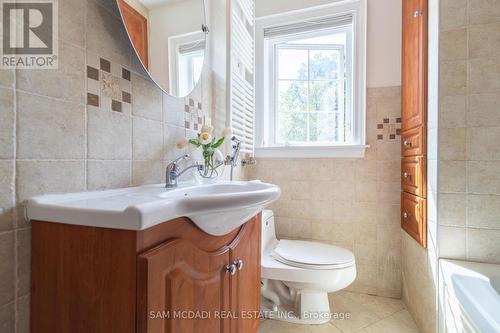 17 Duncannon Drive, Toronto, ON - Indoor Photo Showing Bathroom