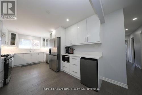 646 Chancery Court, Oshawa, ON - Indoor Photo Showing Kitchen