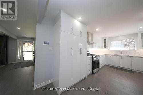 646 Chancery Court, Oshawa, ON - Indoor Photo Showing Kitchen