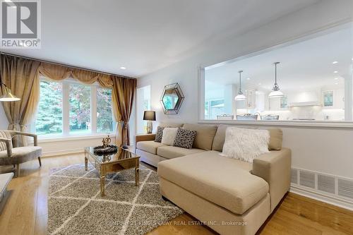 486 Palmer Avenue, Richmond Hill, ON - Indoor Photo Showing Living Room