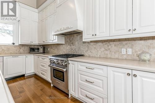 1865 Davis Drive W, King, ON - Indoor Photo Showing Kitchen With Upgraded Kitchen