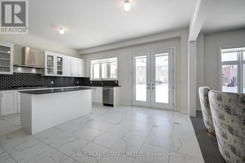 3 Joiner Circle, Whitchurch-Stouffville, ON - Indoor Photo Showing Kitchen With Upgraded Kitchen