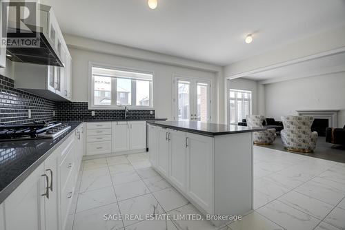 3 Joiner Circle, Whitchurch-Stouffville, ON - Indoor Photo Showing Kitchen With Upgraded Kitchen