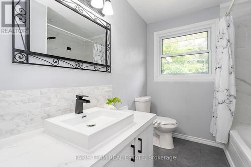 28 Harding Avenue, Barrie, ON - Indoor Photo Showing Bathroom