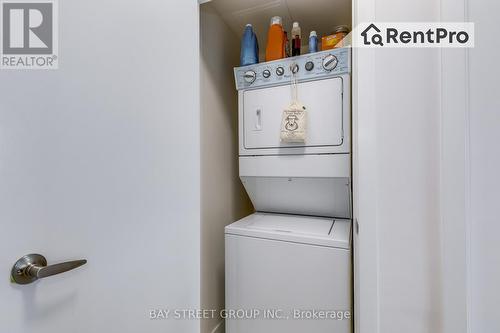 2302 - 4099 Brickstone Mews, Mississauga (City Centre), ON - Indoor Photo Showing Laundry Room