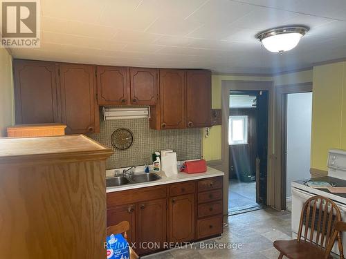 98 Flora Street, St. Thomas, ON - Indoor Photo Showing Kitchen With Double Sink