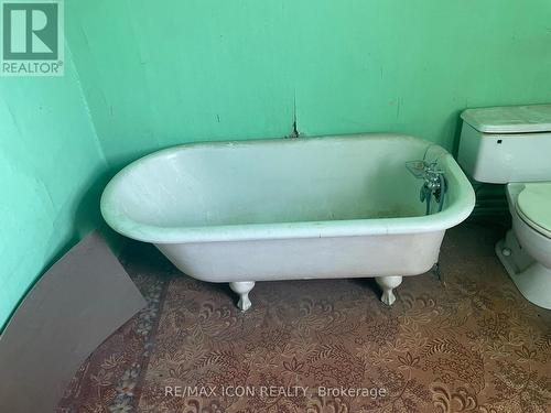 98 Flora Street, St. Thomas, ON - Indoor Photo Showing Bathroom