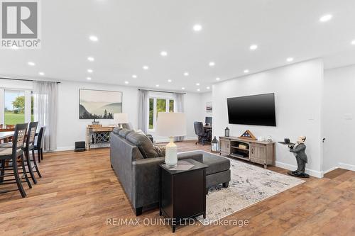 1467 County Road 19, Prince Edward County (Ameliasburgh), ON - Indoor Photo Showing Living Room