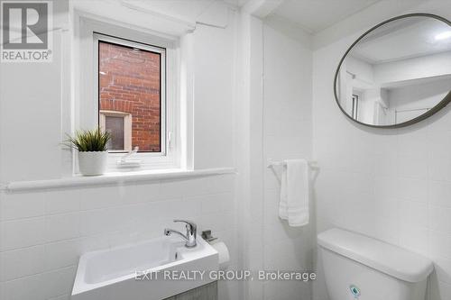 325 Charles Street, Belleville, ON - Indoor Photo Showing Bathroom