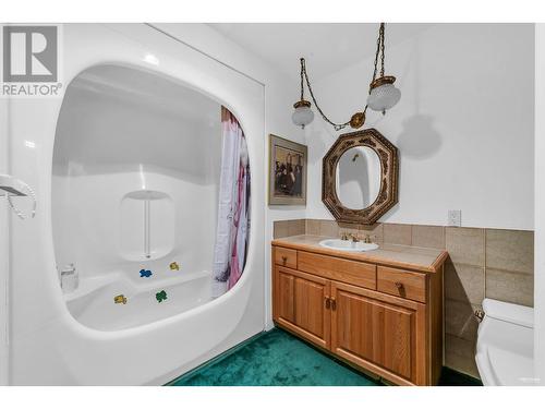 2289 Westhill Drive, West Vancouver, BC - Indoor Photo Showing Bathroom