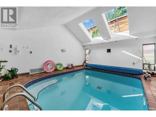 2289 Westhill Drive, West Vancouver, BC - Indoor Photo Showing Other Room With In Ground Pool