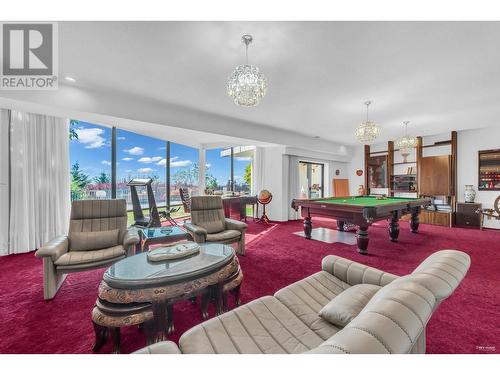 2289 Westhill Drive, West Vancouver, BC - Indoor Photo Showing Living Room