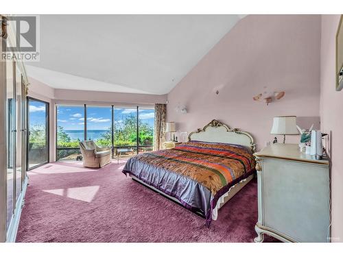 2289 Westhill Drive, West Vancouver, BC - Indoor Photo Showing Bedroom