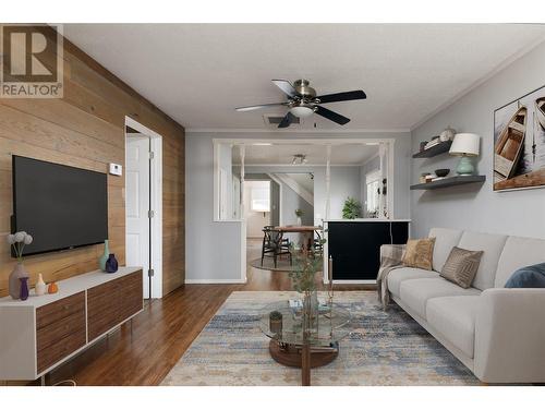 757 Coronation Avenue, Kelowna, BC - Indoor Photo Showing Living Room