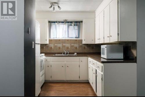 757 Coronation Avenue, Kelowna, BC - Indoor Photo Showing Kitchen With Double Sink