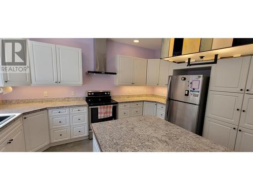 515 9Th Avenue, New Denver, BC - Indoor Photo Showing Kitchen