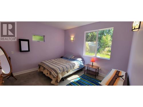 515 9Th Avenue, New Denver, BC - Indoor Photo Showing Bedroom