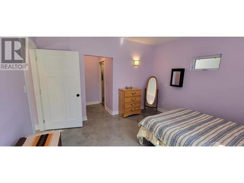 515 9Th Avenue, New Denver, BC - Indoor Photo Showing Bedroom