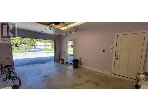 515 9Th Avenue, New Denver, BC - Indoor Photo Showing Other Room