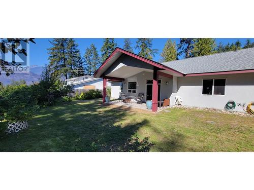 515 9Th Avenue, New Denver, BC - Outdoor