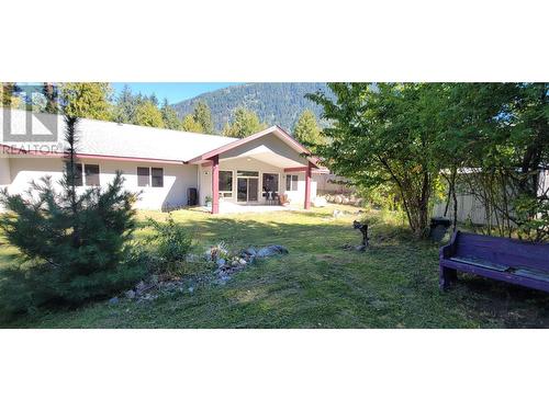 515 9Th Avenue, New Denver, BC - Outdoor