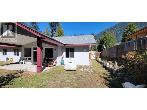 515 9Th Avenue, New Denver, BC - Outdoor