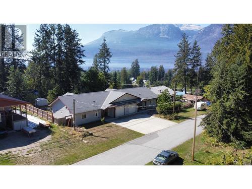 515 9Th Avenue, New Denver, BC - Outdoor