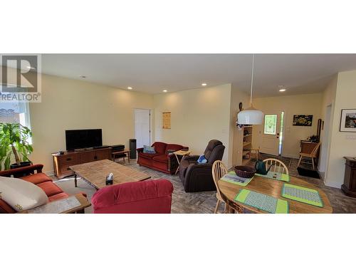 513 9Th  Avenue Lot# Stra Lot 1, New Denver, BC - Indoor Photo Showing Living Room