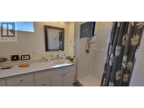 513 9Th  Avenue Lot# Stra Lot 1, New Denver, BC - Indoor Photo Showing Bathroom