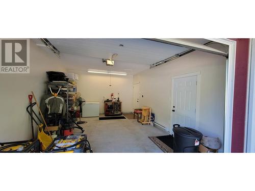 513 9Th  Avenue Lot# Stra Lot 1, New Denver, BC - Indoor Photo Showing Garage