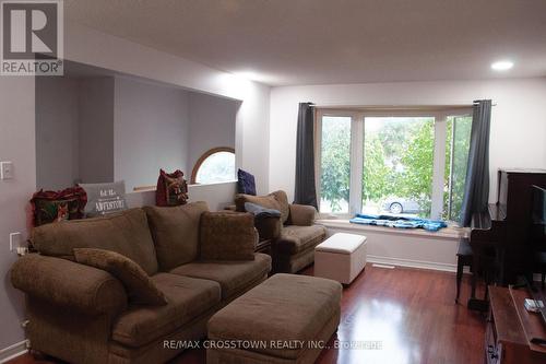 104 Crown Crescent, Bradford West Gwillimbury, ON - Indoor Photo Showing Living Room