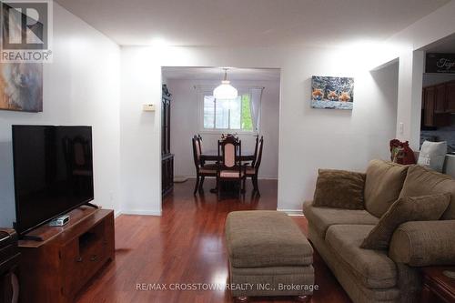 104 Crown Crescent, Bradford West Gwillimbury, ON - Indoor Photo Showing Living Room