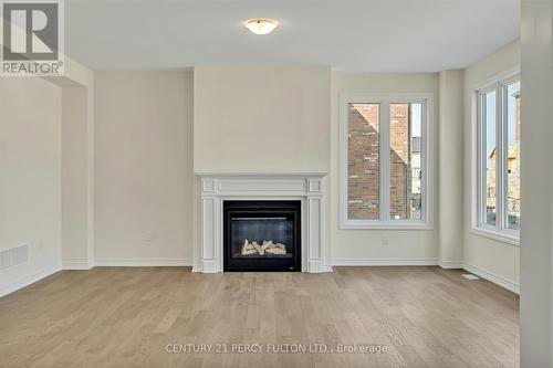 28 Autumn Frost Road, Otonabee-South Monaghan, ON - Indoor Photo Showing Living Room With Fireplace