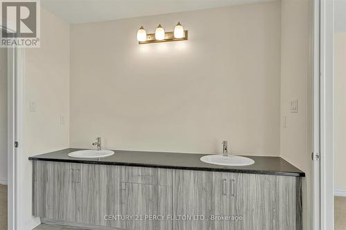 28 Autumn Frost Road, Otonabee-South Monaghan, ON - Indoor Photo Showing Bathroom