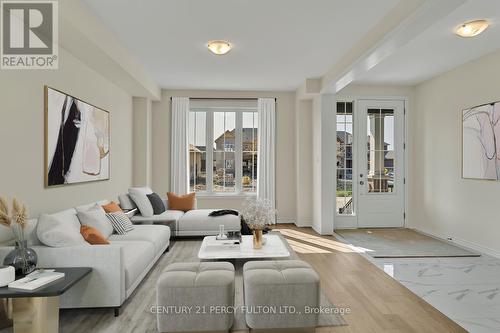 28 Autumn Frost Road, Otonabee-South Monaghan, ON - Indoor Photo Showing Living Room