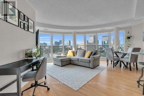 614 - 135 James Street S, Hamilton, ON - Indoor Photo Showing Living Room